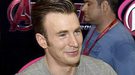 A Chris Evans le llueven los memes por mirarle el escote a Elizabeth Olsen