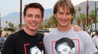 John Barrowman enseña sin querer el pene de su marido en vídeo a 4000 fans