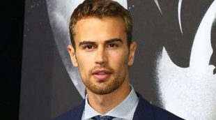 Theo James a favor de que las mujeres protagonicen y dirijan más películas en Hollywood