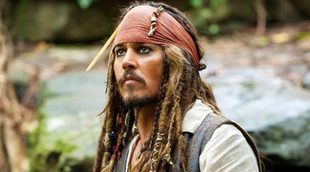 Johnny Depp visita un hospital infantil vestido de Jack Sparrow ('Piratas del Caribe')