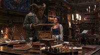 'La Bella y la Bestia': Emma Watson habla con los objetos del castillo en dos nuevos spots