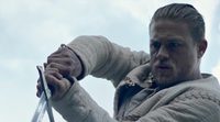 'Rey Arturo: La Leyenda de la Espada': Nuevo póster e imágenes de Charlie Hunnam