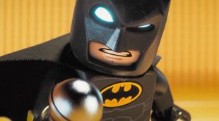 Las voces de 'Batman: La LEGO Película' interpretan 'Yo no soy un Supermán' de David Bustamante