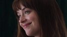 'Cincuenta sombras más oscuras': Dakota Johnson se quita las bragas en este clip exclusivo