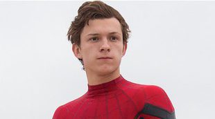 'Vengadores: Infinity War': Tom Holland quema su guión en la chimenea