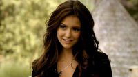 'Crónicas vampíricas': Nina Dobrev regresa a la serie como ¿Elena y Katherine?