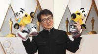 Oscar 2017: Jackie Chan llevó dos osos panda de acompañantes a la alfombra roja