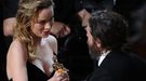 Oscar 2017: La cara de Brie Larson al entregar el Oscar a Casey Affleck