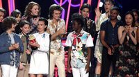 Los repartos de 'Stranger Things' y 'Por trece razones', juntos en los MTV Awards