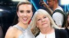 Scarlett Johansson asiste con "su doble" a la premiere de 'Una noche fuera de control'