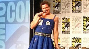 John Barrowman se traviste en la Comic-Con para defender a la nueva Doctor Who