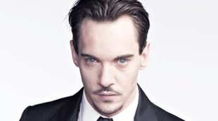 De ser casi "chico Almodóvar" a su abandono escolar: 10 curiosidades de Jonathan Rhys-Meyers