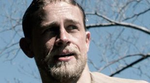 Charlie Hunnam luce músculos en este clip exclusivo de 'Rey Arturo: La leyenda de Excálibur'