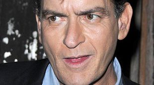 El ataque con un cuchillo a su dentista y 9 polémicas más protagonizadas por Charlie Sheen