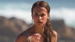 'Tomb Raider': Los fans se han quedado un poco locos con el cuello de Alicia Vikander en el primer póster