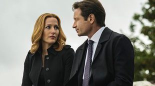 ¿Por qué se han arrodillado Gillian Anderson y David Duchovny en el rodaje de 'Expediente X'?