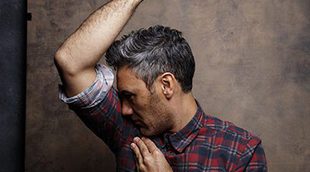 Conoce a Taika Waititi: El polifacético artista de los dientes falsos