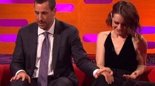 Adam Sandler, criticado por tocar a Claire Foy ('The Crown') en una entrevista