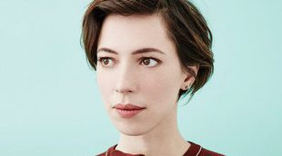 Rebecca Hall también se arrepiente de haber trabajado con Woody Allen y dona todo su sueldo