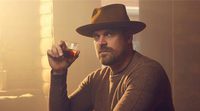 David Harbour se ofrece para oficiar la boda de una fan a cambio de retweets