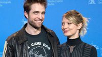 Robert Pattinson posa con una camiseta de un chiringuito de Mojácar en la Berlinale