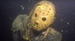 Terrorífico: ponen una estatua de Jason Voorhees de 'Viernes 13' en el fondo de un lago