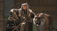 El Rey Ezekiel quiere que Maggie continúe en 'The Walking Dead' y apoya así a su compañera