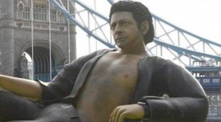 Aparece una estatua gigante de Jeff Goldblum con su mítica pose en el centro de Londres