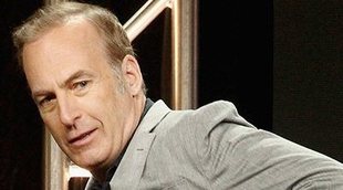 Bob Odenkirk muestra su amor por 'Better Call Saul' con un tatuaje en el culo