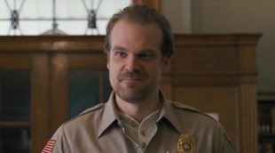 David Harbour ('Stranger Things') cumple su promesa y oficia la boda de una fan