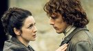 El productor de 'Outlander' critica el shippeo agresivo de los fans: "No es sano para nuestro reparto"