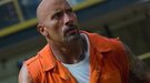 El rodaje de 'Hobbs and Shaw' deja unas locas imágenes de una réplica del brazo de Dwayne Johnson