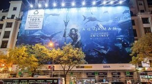 'Aquaman' inspira la primera lona publicitaria con envases de plástico reciclado