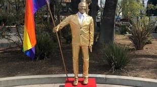 Oscar 2019: Una estatua de Kevin Hart sujetando la bandera LGBT aparece junto al Dolby Theatre