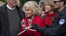 Jane Fonda gana un BAFTA y lo agradece mientras es detenida por la policía