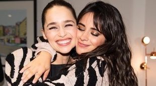 Camila Cabello, muy fan de 'Juego de Tronos', se arrodilla ante Emilia Clarke: "Mi reina"