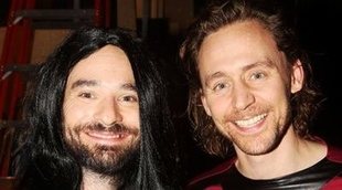 Tom Hiddleston y Charlie Cox se disfrazan de Daredevil y Loki para celebrar Halloween con sus fans