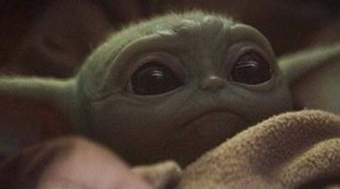 'The Mandalorian': El director de 'Gremlins' advierte de los peligros de alimentar a Baby Yoda después de medianoche