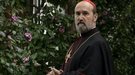 Cómo Javier Cámara se acercó a John Malkovich en 'The New Pope'... gracias a Marisa Paredes