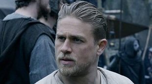 Charlie Hunnam sabe en qué falló 'Rey Arturo: La leyenda de la espada'