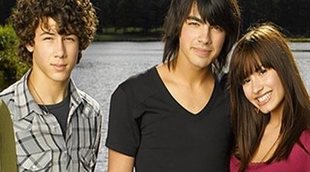 Los Jonas Brothers recrean una escena de 'Camp Rock' con cameo sorpresa