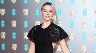 Brad Pitt bromea (a través de Margot Robbie) en su discurso de los BAFTA con el príncipe Harry y el Brexit