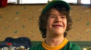 Gaten Matarazzo ('Stranger Things') conoce a Chewbacca y no se sabe quién de los dos está más emocionado