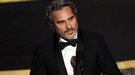 Joaquin Phoenix salva a una vaca y a su cría de morir en el matadero el día después de ganar el Oscar