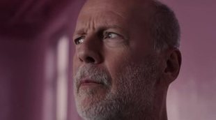 Bruce Willis se estrella en una casa vestido como Doraemon para un anuncio japonés