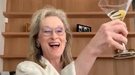 Meryl Streep canta y bebe en bata en la mejor videollamada de la cuarentena