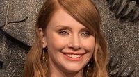 Bryce Dallas Howard se gradúa en la universidad 21 años después de empezarla
