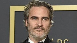 Un terrorista obliga al Presidente ucraniano a recomendar una película de Joaquin Phoenix