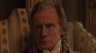 Bill Nighy es el perfecto anfitrión en este avance exclusivo de 'Emma'