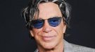 Mickey Rourke acaba de descubrir que existe 'Ley y Orden' y lleva seis meses haciendo maratón